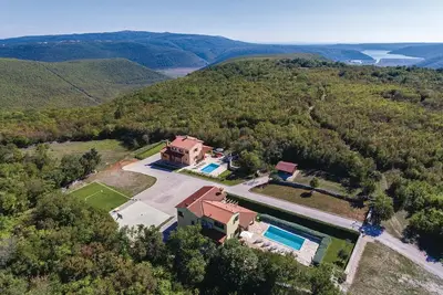 Image de Belle maison à Kunj avec WiFi