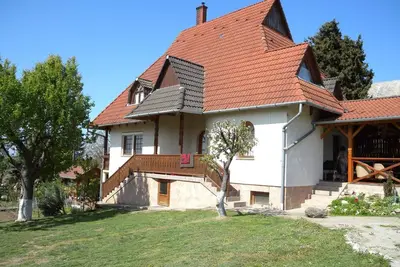 Image de Appartement de vacances avec aire de jeux et piscine pour enfants