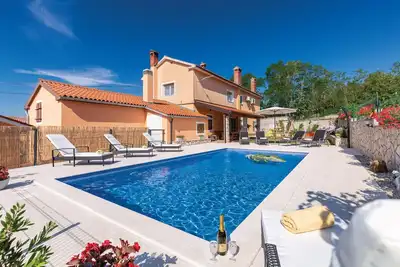 Image de Superbe maison de 4 chambres à Sumber