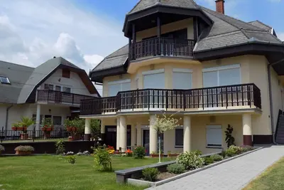 Image de Appartement de vacances avec bac à sable, aire de jeux pour enfants et pataugeoire