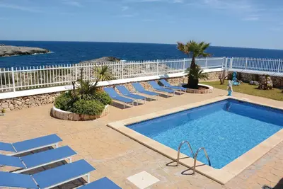 Superbe maison de 5 chambres à Cala.