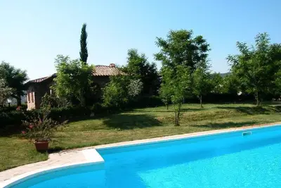 Image de Maison de vacances avec climatisation, piscine et jardin privé
