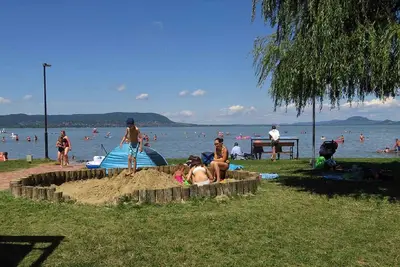 Image de Maison de vacances près de la plage avec douche de jardin
