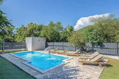 Image de Superbe maison Ă Prgomet avec jacuzzi