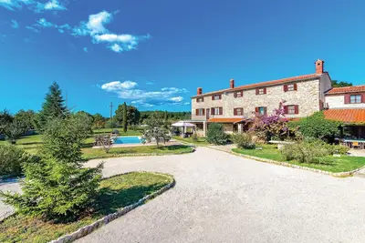 Image de Belle maison de 6 chambres à Liznjan