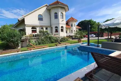Image de Maison de vacances avec piscine et Internet