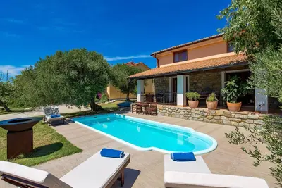 Image de Maison confortable de 3 chambres à.