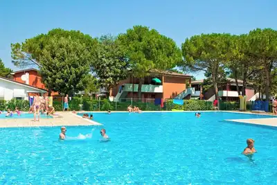 Image de Appartement de vacances avec de l'air conditionné, lave-linge et un balcon