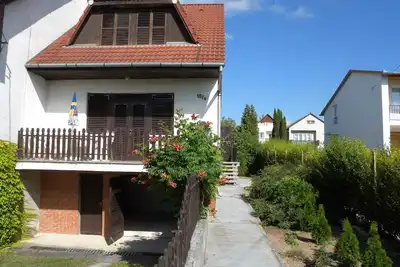 Image de Maison de vacances avec balcon et meubles de jardin