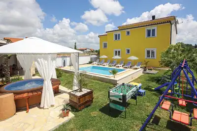 Image de Superbe maison à Pula avec sauna