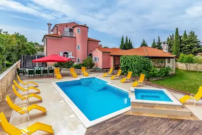 Image de Superbe maison à Pula avec sauna