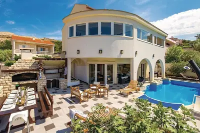 Image de Magnifique maison de 6 chambres à Pag