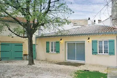 Image de Beautiful home in Suze La Rousse