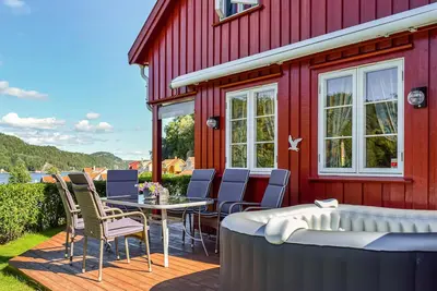 Image de Belle maison à Risør avec sauna