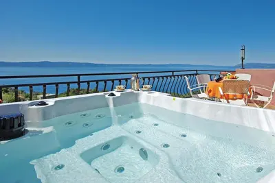 Image de Superbe maison Ă Tucepi avec jacuzzi