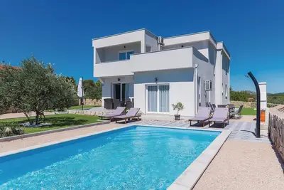 Superbe maison à Zaton avec WiFi