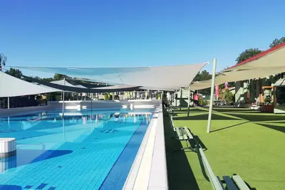 Image de Maison de vacances dans un environnement calme avec terrasse