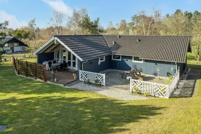 Image de Superbe maison à Rødby avec sauna