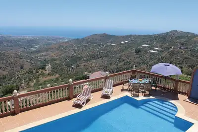 Image de Belle maison de 4 chambres à Torrox