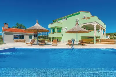 Image de Belle maison Ă Pakostane avec jacuzzi