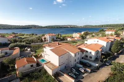 Image de Superbe maison à Pomer avec WiFi