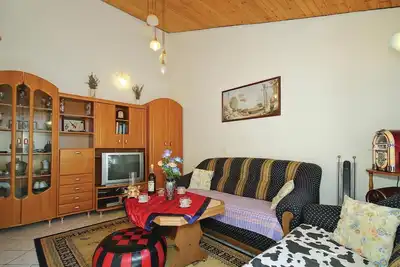 Belle maison d'une chambre à Cervar.