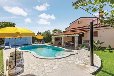 Image de Belle maison à Pula avec WiFi