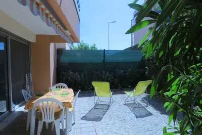 Image de Appartement 2 pièces avec jardin à 50m de la plage - 4 couchages, parking privé, terrasse