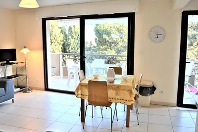Image de Appartement T3 lumineux avec terrasse, climatisation, garage et Wifi à 2 pas des plages - Cavalaire