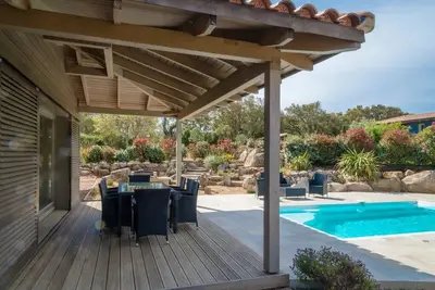 Villa avec piscine \" Les chênes lièges \" à proximité plages & montagne
