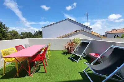 Image de Studio rénové sur le port avec terrasse et parking privatifs, animaux acceptés