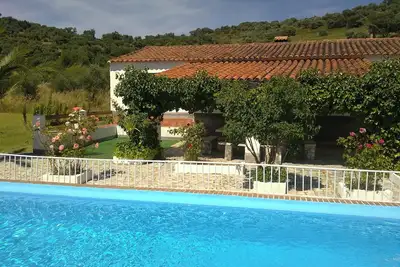 Homerez - Villa à Aroche avec piscine.