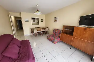 Image de Charmant T2 avec Garage, Balcon Sud, à 250m Plage et 350m Marché Arago