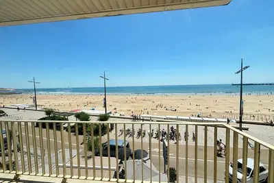 Image de Appartement 4 pièces avec balcon face mer, proche plage et commerces, idéal famillies