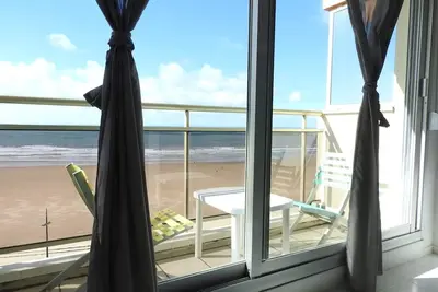 Image de Studio avec balcon face mer, parking et proche centre, aux Sables-d'Olonne