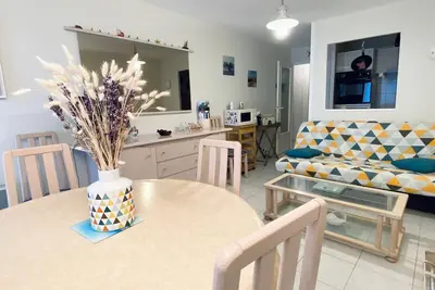 Image de Appartement T3 Lumineux avec Balcon, Garage et Wi-Fi - Plage et Commerces à Proximité