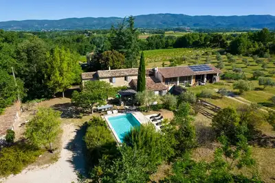 Image de Ferme de Provence avec piscine, champ d oliviers 6 personnes, \nClassé 3 étoiles