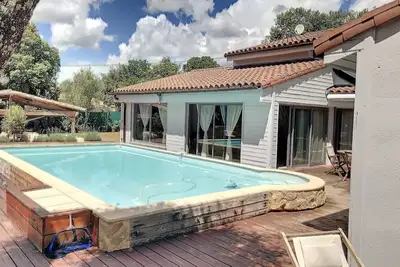 Image de Villa proche d'Uzès, 230m², 8 pers. Max, Accès Pmr