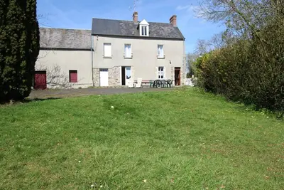 Maison rustique au sommet d'une butte avec jardin clos, à 25 km de Utah Beach