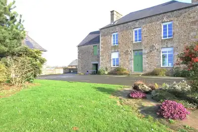 Image de Gîte Isigny-le-Buat, 6 pièces, 14 personnes