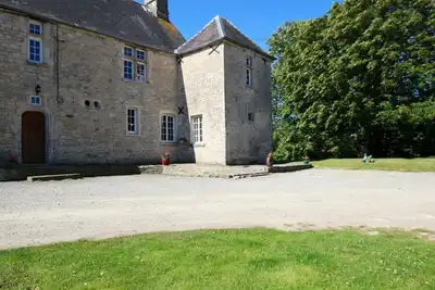 Image de Charmant Manoir avec Jardin Clos, Cheminée, et Proche Plages du Débarquement