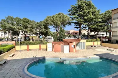 Image de Studio avec Piscines, Proche Plage et Commerces - 4 Couchages, Garage, Lave-Linge, Tv