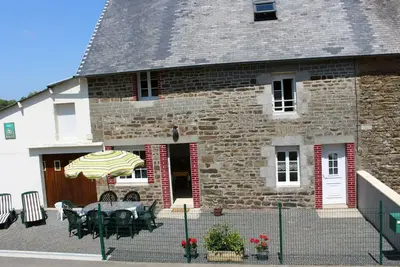 Image de Maison de campagne avec Wifi, animaux acceptés, jardin privé près de Sourdeval-les-Bois