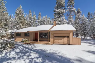 Image de Cozy escapade romantique! Vélos, bain à remous privé, tennis de table