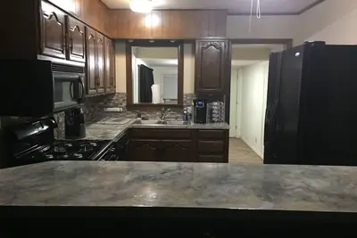 Image de Maison récemment rénovée proche de tout.