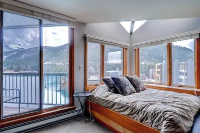 Image de Magnifiquement rénové 1Br Condo ~ 6 personnes ~ Ski gratuit enfants