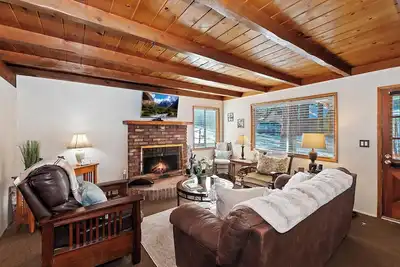 Image de Oak Tree Retreat: Near Village! Spa! Wifi! Un Barbecue! Jardin clos! Pont! Animaux acceptés!