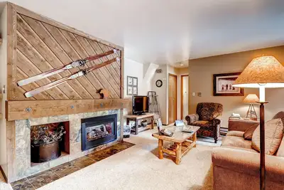 Image de 1Br Value Condo sur la route de la navette. Restez et les enfants skient gratuitement!