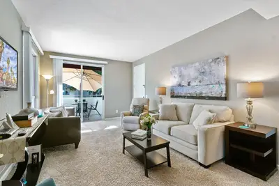 Image de Idéalement situé Ps + Condo à pied des restaurants, des théâtres et Sunrise Park