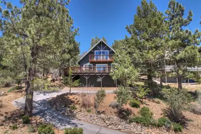 Image de Skyfall: près de Bear Mtn! Spa! Cheminée! Internet! Vues! Belle mises à jour! Pont! Cuisine spacieuse!